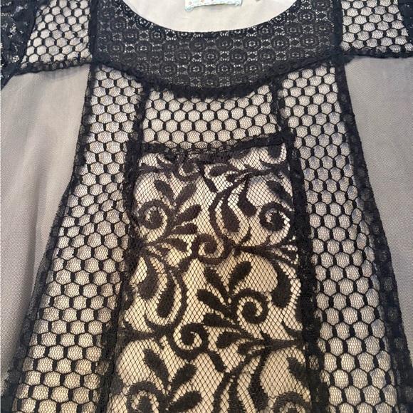 Urban Outfitters (Kimichi & Blue) lace overlay top in great condition. - Picture 2 of 6